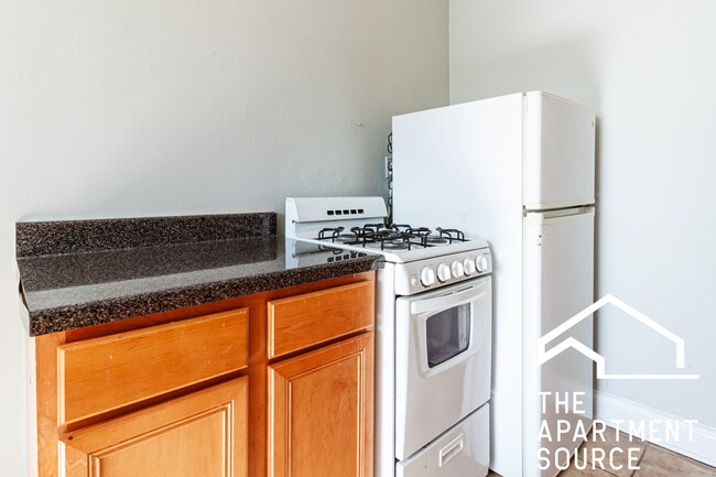 Building Photo - 4546 N Damen Ave