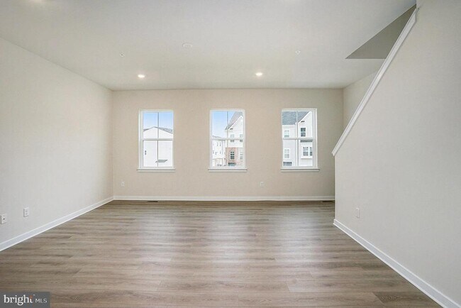 Foto del edificio - 708 Platinum Dr