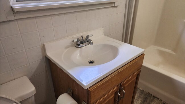 Building Photo - 3 Bedroom 1 Bath Country Setting