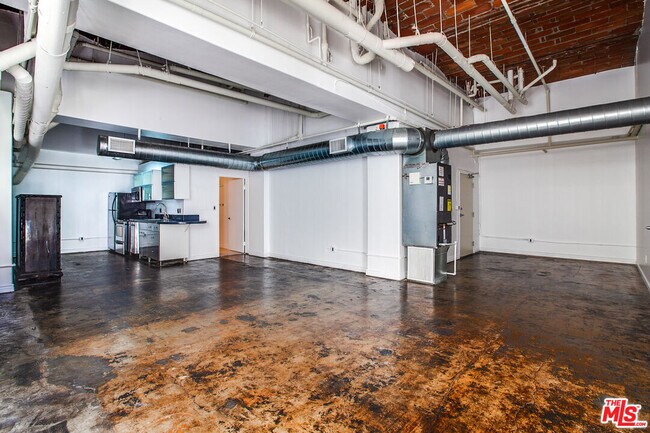 Foto del edificio - 215 W 7th St