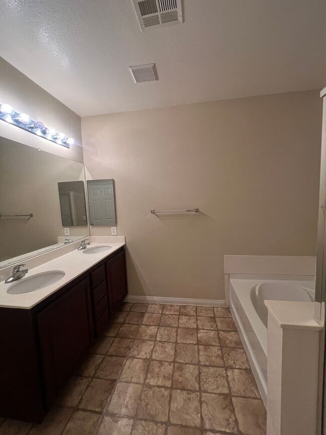 Building Photo - NLV Single Story - 4 Bdm