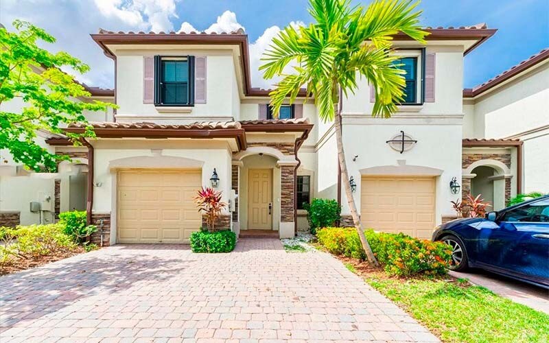 Foto principal - 3420 W 92nd Pl