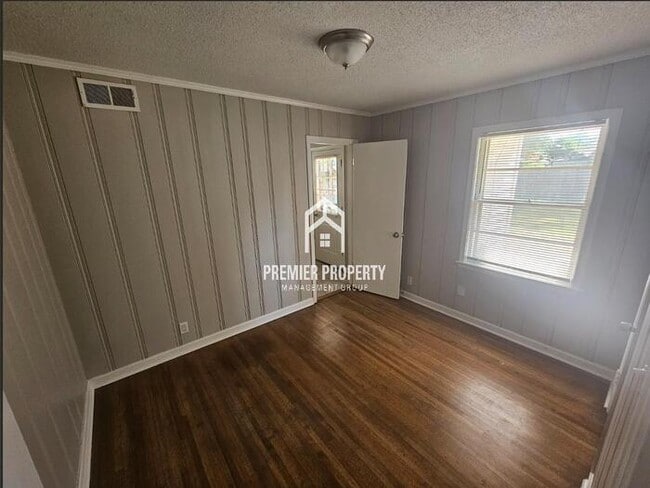 Building Photo - 1592 Dearing Rd