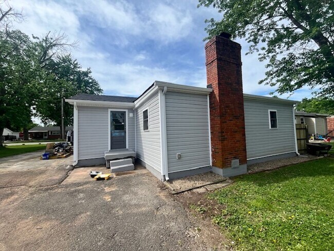 Foto del edificio - 4BR/1Ba house- New pics coming soon