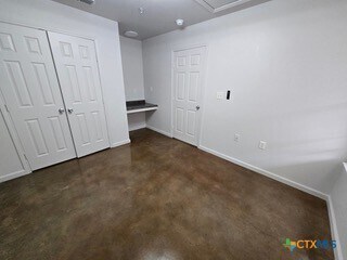 Foto del edificio - 1037 W Court St