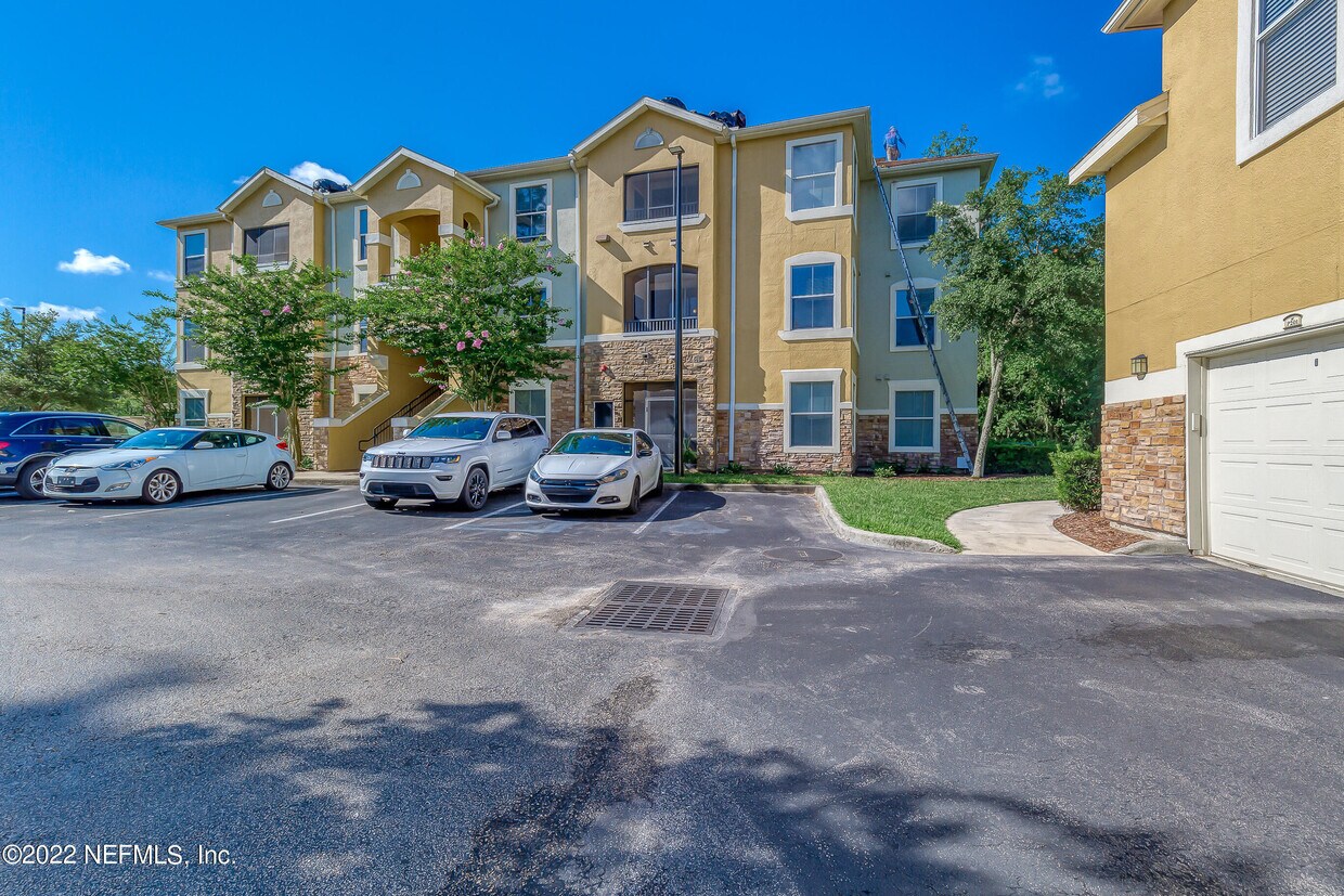 Primary Photo - 8539 Gate Pkwy W