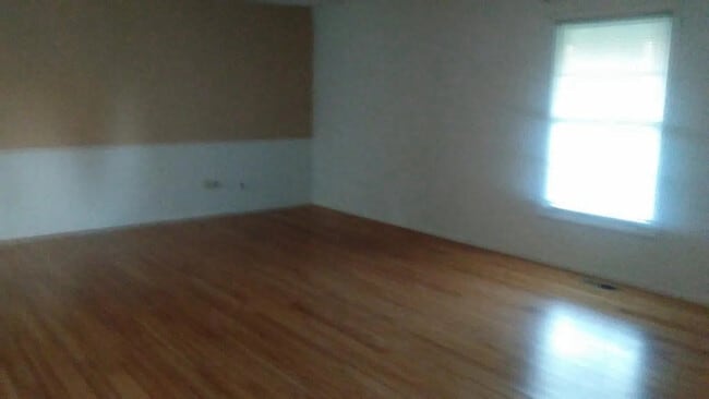 Foto del edificio - 3351 N Kinser Pike