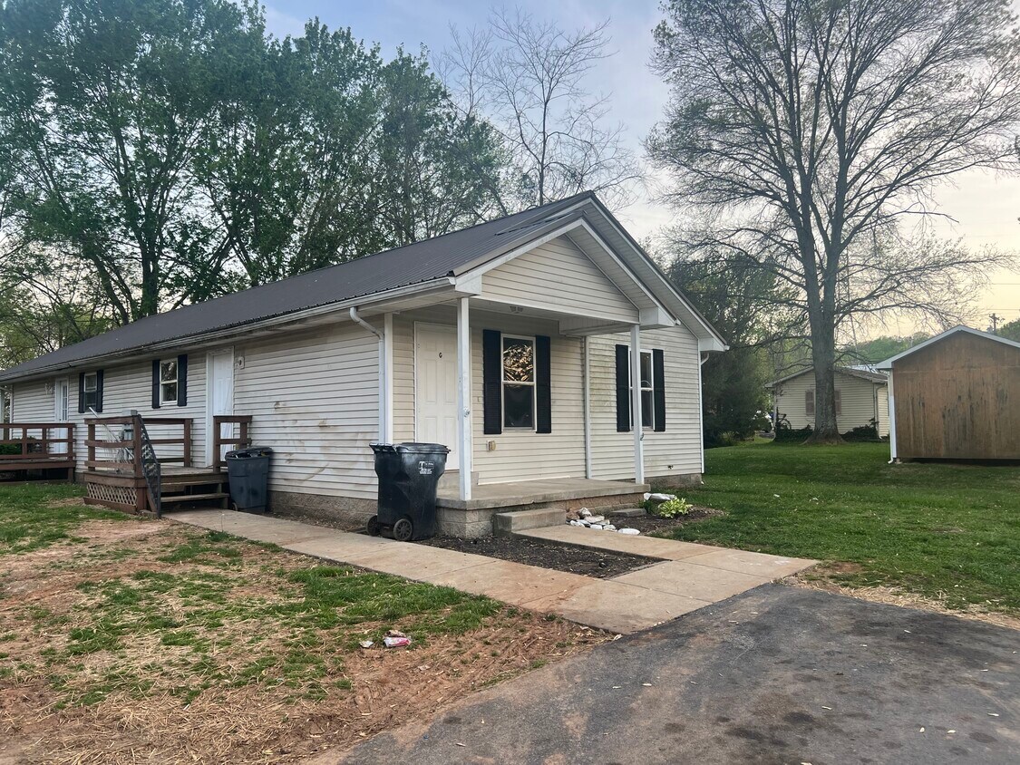 Primary Photo - 4490 Woodstone Dr