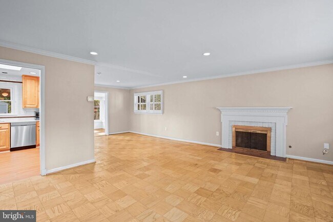 Building Photo - 1415 Mayflower Dr