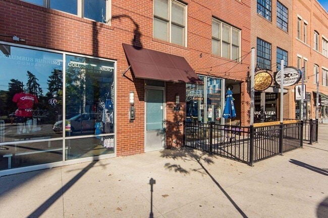 Building Photo - 767 N High St