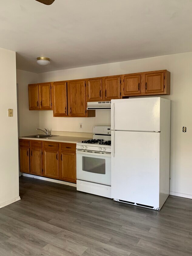 KITCHEN - 211 Grand Ave