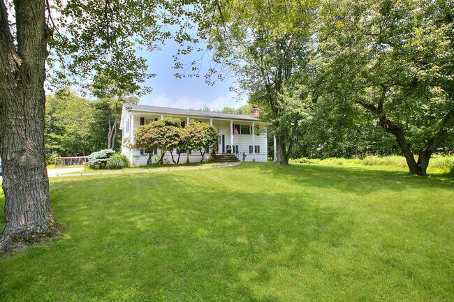 Foto del edificio - 287 Greens Farms Rd
