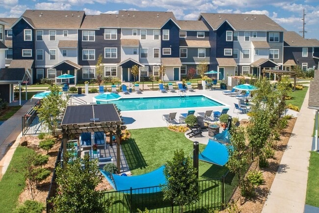 Building Photo - DISTRICT SIX10