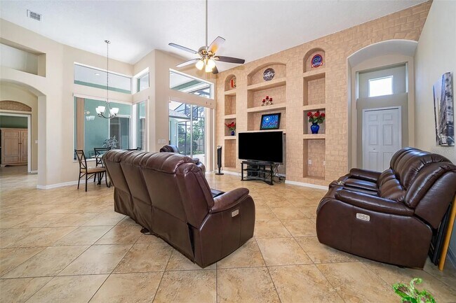 Building Photo - 2714 University Acres Dr