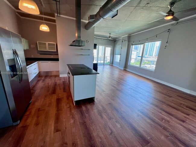 Foto del edificio - 10 SW South River Dr
