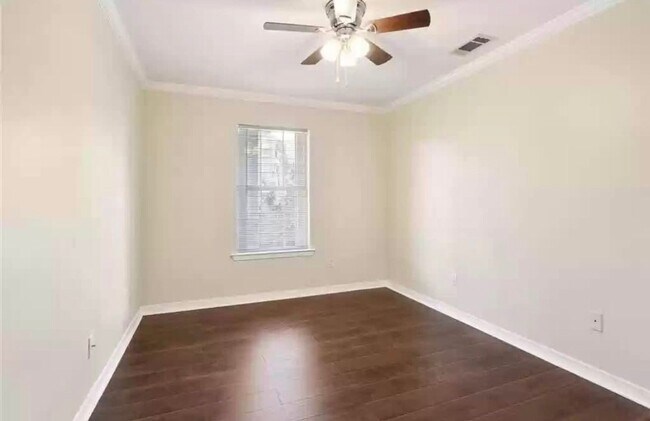 Foto del edificio - 8209 Edinburgh St