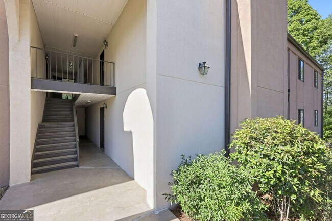Building Photo - 605 Candler St