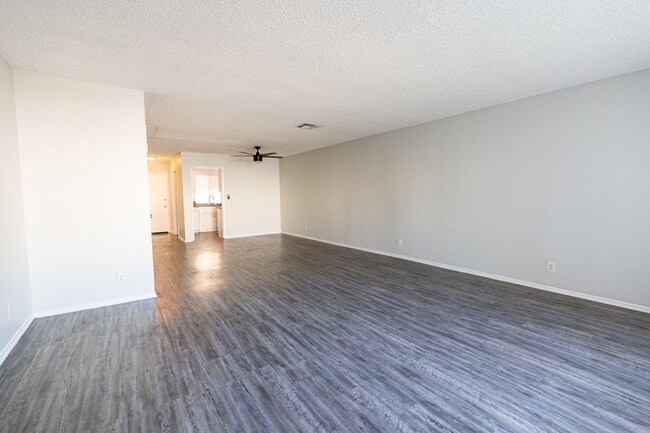 Interior Photo - 18411 Vincennes Street
