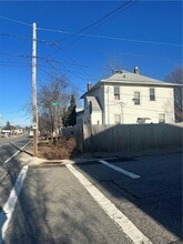 Building Photo - 532 Post Rd