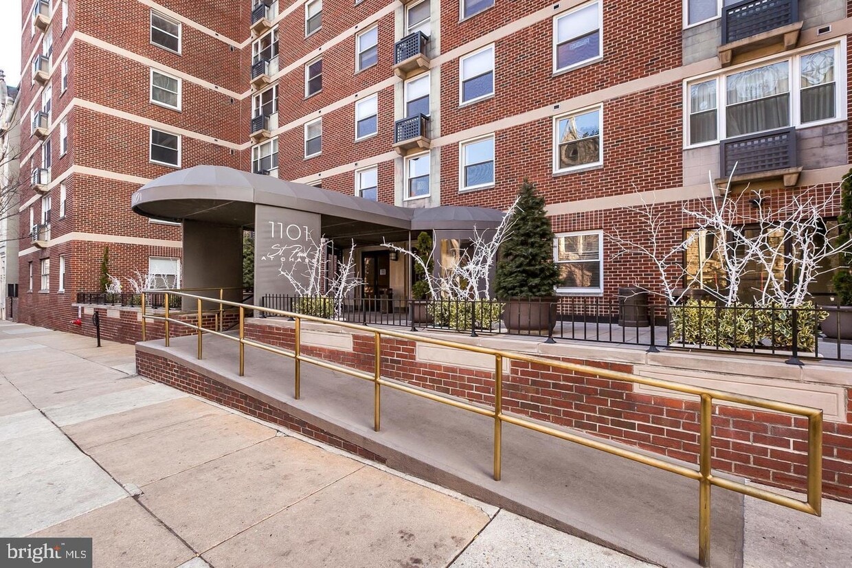 Front - 1101 Saint Paul St