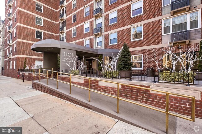 Front - 1101 Saint Paul St
