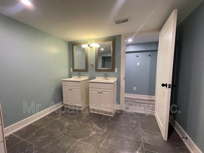 Photo du bâtiment - 16 W 3rd St