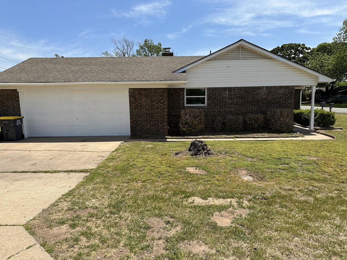 Foto principal - 403 E F St