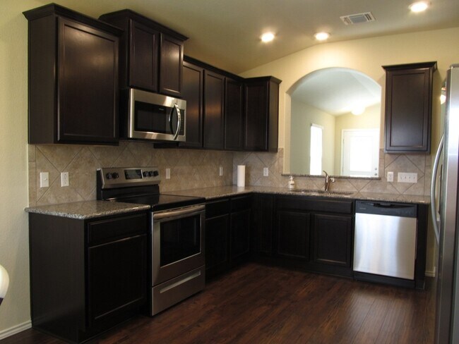 Building Photo - 3 BEDROOM WITH COMMUNITY POOL, BELTON ISD