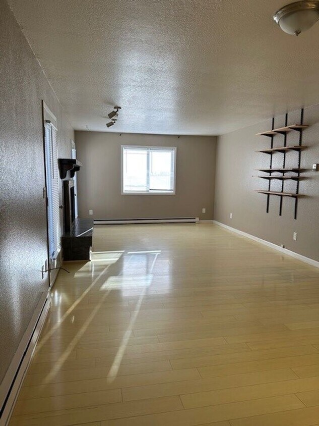 Foto principal - MOVE IN SPECIAL! | PAY HALF MONTHS RENT FOR THE HOLIDAYS! |LAUNDRY IN UNIT!!!