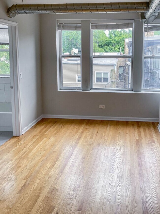 Foto del edificio - 2520 W Leland Ave