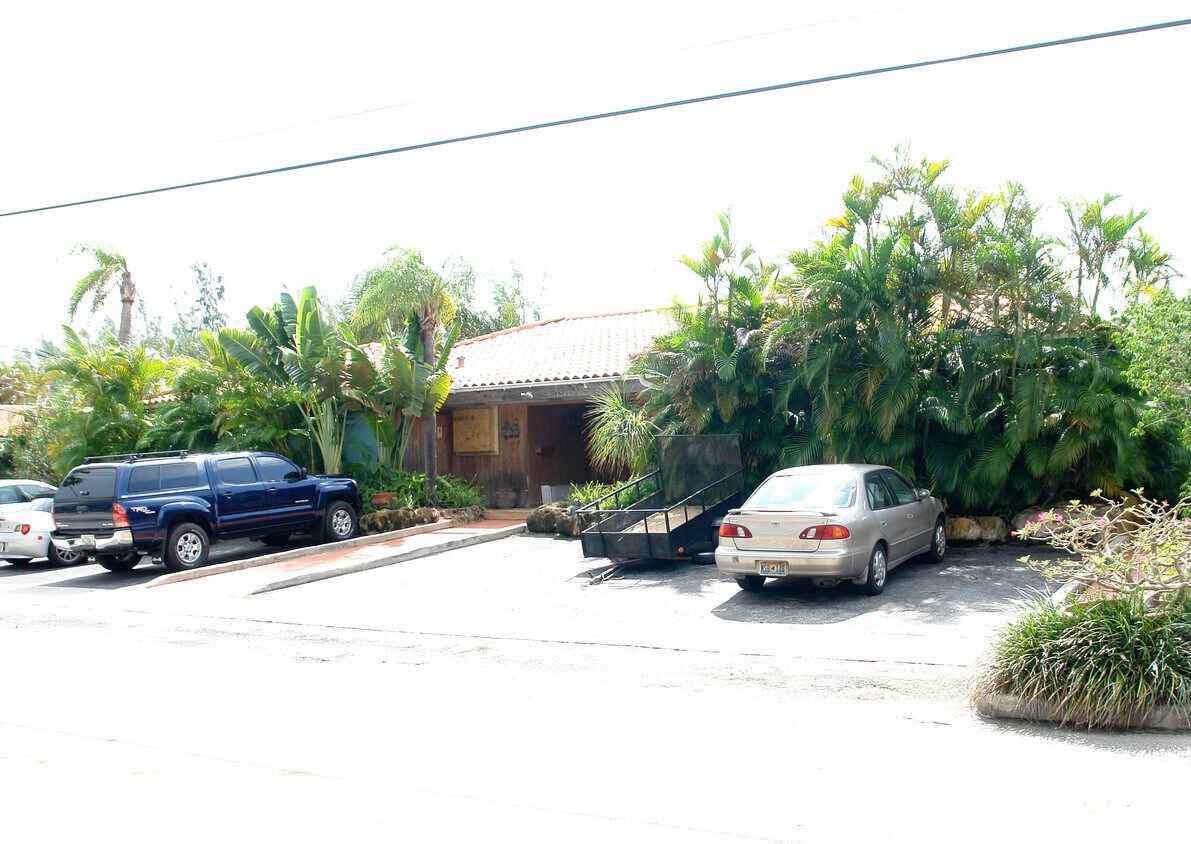 Primary Photo - 13045 Emerald Dr