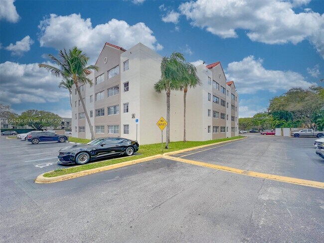 Foto del edificio - 6195 NW 186th St