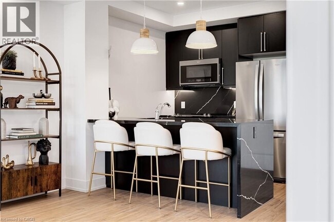 Photo du bâtiment - 803 Dundas St E