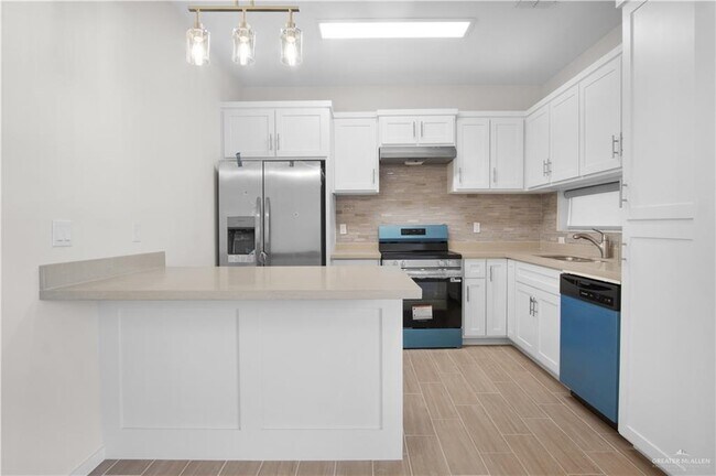 Building Photo - 17 N 5th St