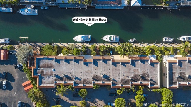 Building Photo - HARBOUR CLUB VILLAS