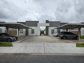 Building Photo - 421 E Acacia Ave