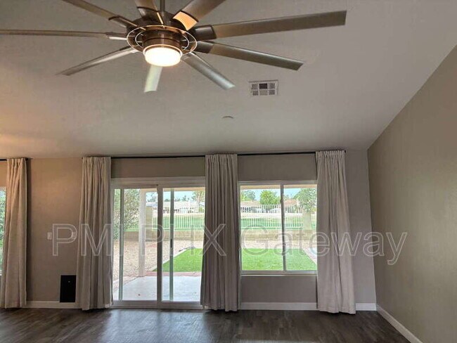 Foto del edificio - 11435 S 46th St.