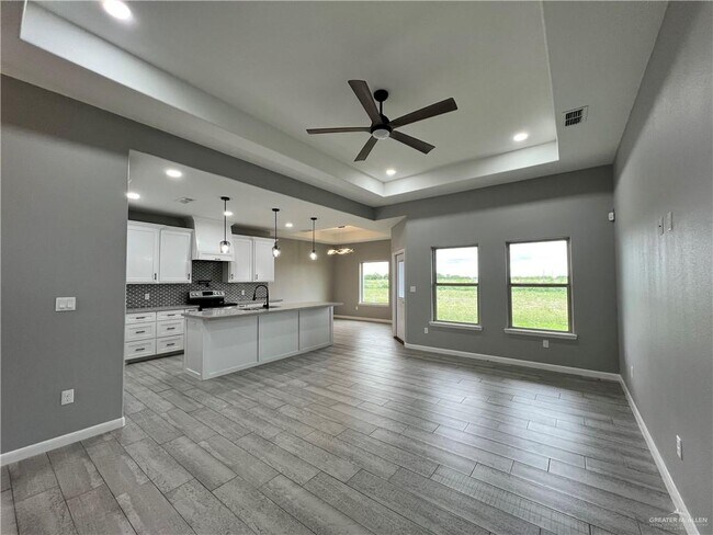 Building Photo - 8802 Swan Lk Dr