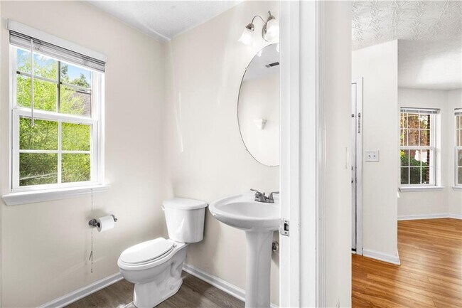 Foto del edificio - 3740 Crescent Walk Ln NE