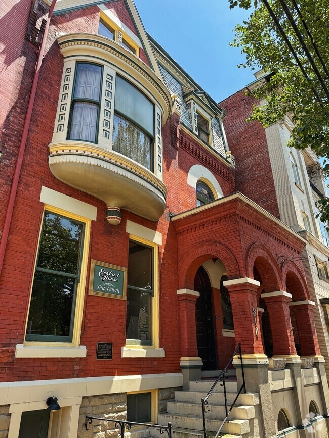 Building Photo - 810 Main St