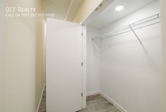 Foto del edificio - 1300 S 24th St