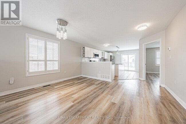 Building Photo - 12 Shadetree Crescent