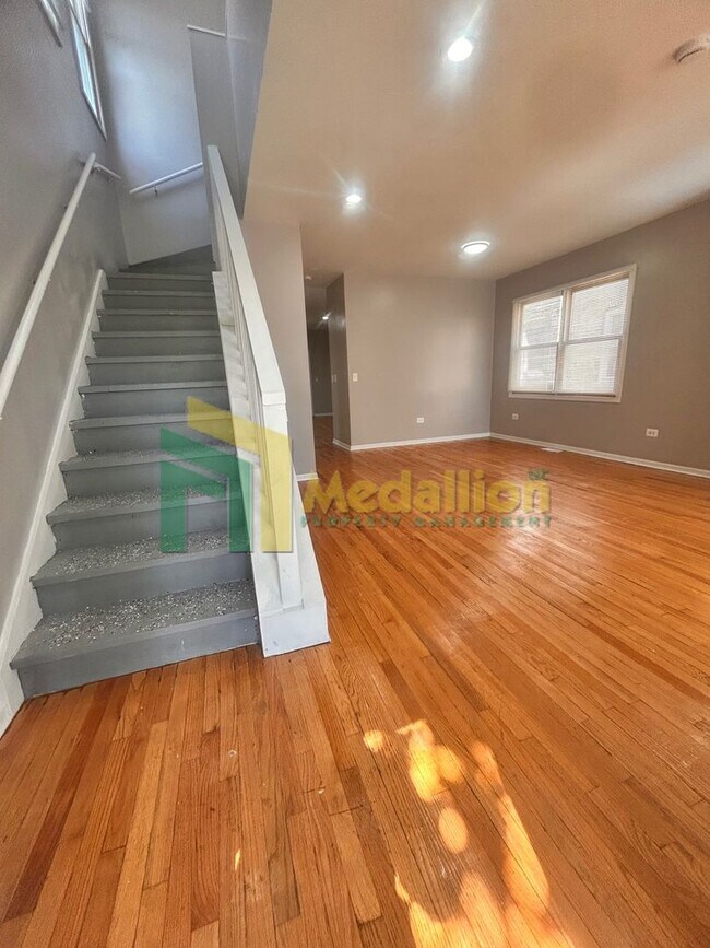 Foto del edificio - 5954 S Maplewood Ave