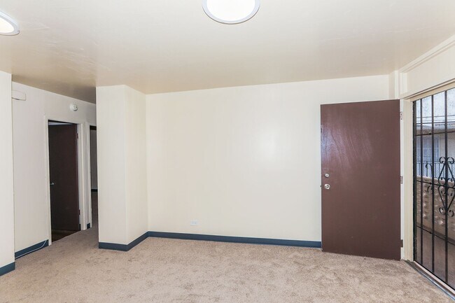 Foto del edificio - Newly renovated - 2 bedroom 1 bath with 1 parking