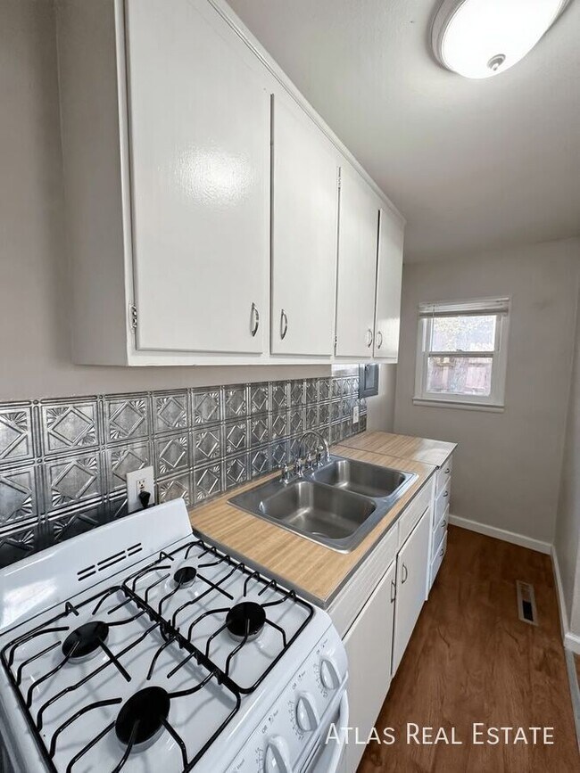 Foto del edificio - 218 W Cheyenne Rd