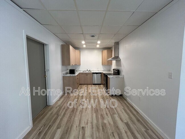 Building Photo - 3342 E Linwood St