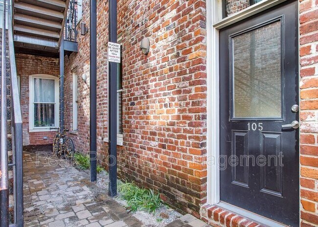 Building Photo - 213-215 E Grace St