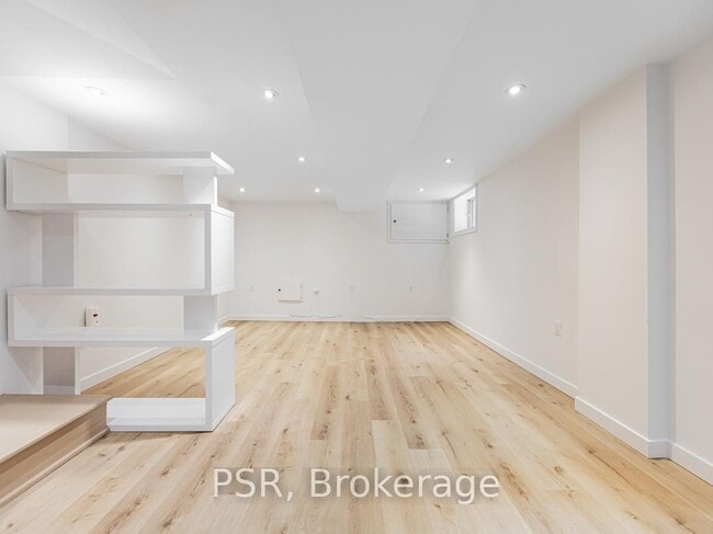 Photo du bâtiment - 371 Mcroberts Av