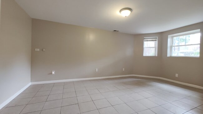 Building Photo - 3643 S Hermitage Ave