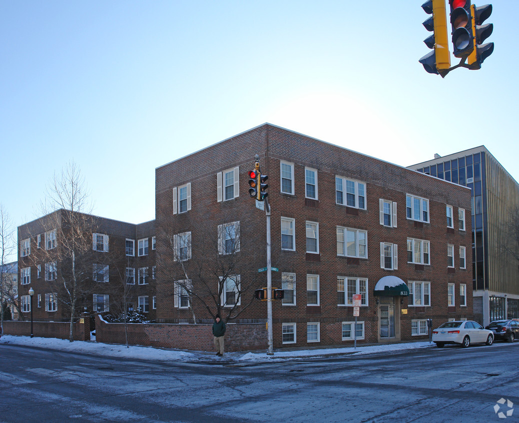 Primary Photo - 833 Summer St